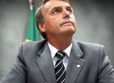 Imagem de Bolsonaro assina filiação ‘pré-datada’ ao Patriota