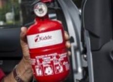 Imagem de Com uso facultativo de extintor em carros, fábricas iniciam demissões