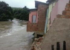 Imagem de Chuva deixa moradores desalojados no sul da Bahia