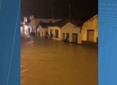 Imagem de Após chuvas, mais de 300 moradores ficam desabrigados em cidade no sudoeste da Bahia