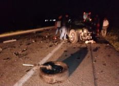 Imagem de Motorista de caminhonete morre após invadir pista contrária e bater em carreta