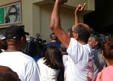 Imagem de Sem distribuição de senhas, eleitores se revoltam no SAC Servidor