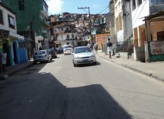 Imagem de Homem tem carro invadido por assaltantes e sofre acidente no bairro de Bom Juá