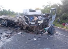 Imagem de Acidente envolvendo vários veículos deixa mortos e feridos na BR-251; rodovia está interditada