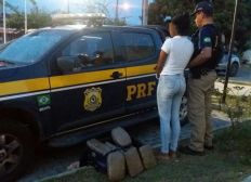 Imagem de PRF prende traficante transportando maconha para Salvador