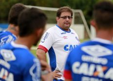 Imagem de Guto Ferreira comanda treino visando a estreia na Copa do Nordeste