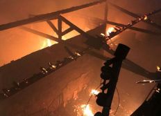 Imagem de Incêndio destrói lojas de bicicletas e celulares em cidade do sul da Bahia