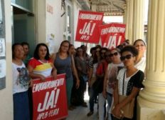 Imagem de Educadores da rede municipal de Feira ameaçam greve pouco antes do início das aulas