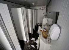 Imagem de Ladrões roubam vasos sanitários de nove contêineres climatizados para uso dos foliões