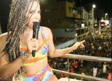 Imagem de Anitta canta para a 'pipoca' nesta sexta do Carnaval da Bahia