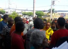 Imagem de Sindipetro Bahia faz protesto na Av. Tancredo Neves