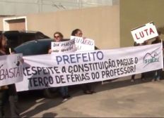 Imagem de Professores de Itabuna fazem manifestação na porta de escola