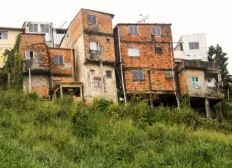 Imagem de Ouvinte pede à prefeitura de Salvador que oriente população na construção das  casas dos pobres