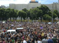 Imagem de Milhares de pessoas vão à Câmara Municipal do Rio por velório de vereadora
