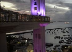 Imagem de Elevador Lacerda é iluminado de roxo em campanha de conscientização da epilepsia