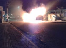 Imagem de Após morte de suspeito, ônibus são queimados na região do Vale das Pedrinhas, em Salvador