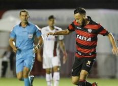 Imagem de Trio de arbitragem é afastado por erros em jogo entre Vitória e Flamengo
