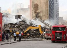 Imagem de Bombeiros irão esperar 48 horas para mexer em estrutura de prédio que desabou em incêndio no Centro de SP