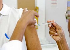 Imagem de Repórter do programa Ligação Direta vai a posto de saúde acompanhar retorno da vacinação contra gripe H1N1