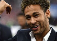 Imagem de PSG supera gols perdidos, bate zebra e leva Copa da França com Neymar na torcida