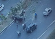 Imagem de Carro capota e deixa trânsito lento na Av. Luís Eduardo Magalhães, em Salvador