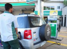 Imagem de Petrobras aumenta preço da gasolina para distribuidoras