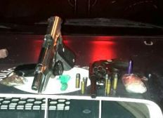 Imagem de Armas e drogas encontradas com quinteto na RMS
