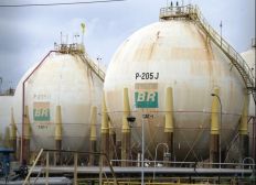 Imagem de Petrobras reajusta preços de gasolina e diesel nas refinarias para novas máximas
