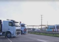 Imagem de Caminhoneiros voltam a fechar rodovias baianas em protesto contra aumento no valor do diesel