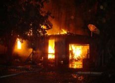 Imagem de Homem morre queimado em incêndio na própria casa 