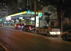 Imagem de Risco de desabastecimento provoca corrida aos postos de combustíveis em São Paulo