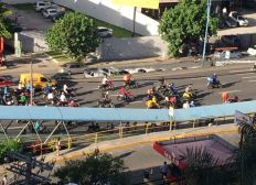 Imagem de Crise de combustível: motoqueiros manifestam na Avenida Tancredo Neves