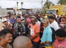 Imagem de Caminhoneiros da Bahia resolvem parar greve até reunião com governo