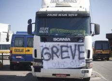Imagem de ‘Intervencionistas’ ameaçam caminhoneiros que querem acabar com greve, diz presidente da Abcam 