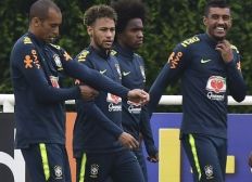 Imagem de Thiago Silva herda camisa 2 de Daniel Alves e Marcelo vestirá o número 12 na Copa