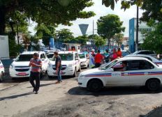 Imagem de Taxistas fazem novo protesto com destino à sede da prefeitura