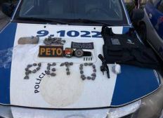 Imagem de Arma e placas de coletes são localizadas em Candeias