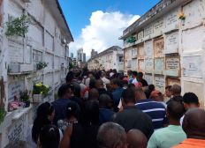 Imagem de Policial Militar morto a tiros no bairro de Santa Cruz é enterrado sob comoção em Salvador