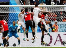 Imagem de Uruguai vence Egito com gol no fim do segundo tempo
