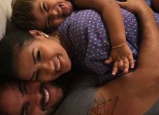 Imagem de Simone posa com marido e filho em foto encantadora