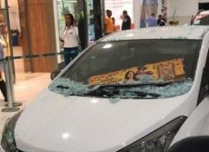 Imagem de Carro invade shopping em Salvador e deixa clientes em pânico