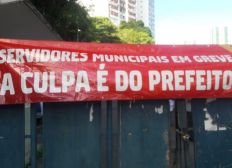 Imagem de ‘O prefeito ameaça os servidores dizendo que vai cortar o ponto dos trabalhadores’, afirma Bruno Carinhanha 