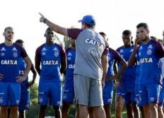 Imagem de Com desfalques, Enderson Moreira relaciona 20 jogadores para semifinal do Nordestão