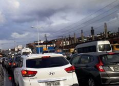Imagem de Rodoviária tem movimento intenso e trânsito lento no entorno na manhã desta quinta-feira