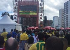 Imagem de 'Arena' na Barra reúne menos de 10 mil pessoas para jogo do Brasil e show