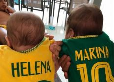 Imagem de Ivete publica foto de gêmeas 'uniformizadas' durante jogo e torce: 'Aqui só dá Brasil!'