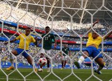 Imagem de Neymar decide, mantém escrita contra o México e carrega Brasil às quartas