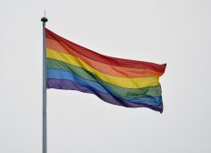 Imagem de Reino Unido proibirá terapias para ‘curar’ gays