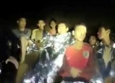 Imagem de Meninos presos em caverna inundada na Tailândia apresentam bom estado de saúde