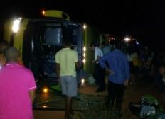 Imagem de Idosa morre após passageiro de ônibus surtar e provocar acidente na BR-116
